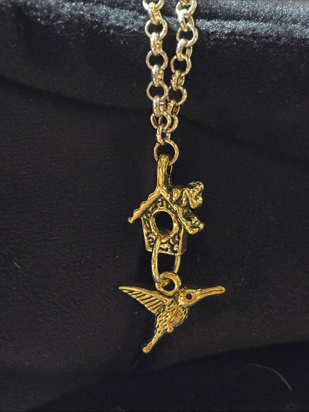 KB necklace gold tone hummingbird birdhouse
dainty‎ pendant necklace whimsical - Picture 2 of 6
